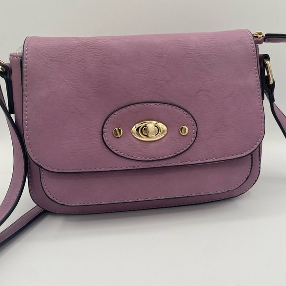 Simply Noelle Lavender Twist-Lock Crossbody Purse - Picture 2 of 10